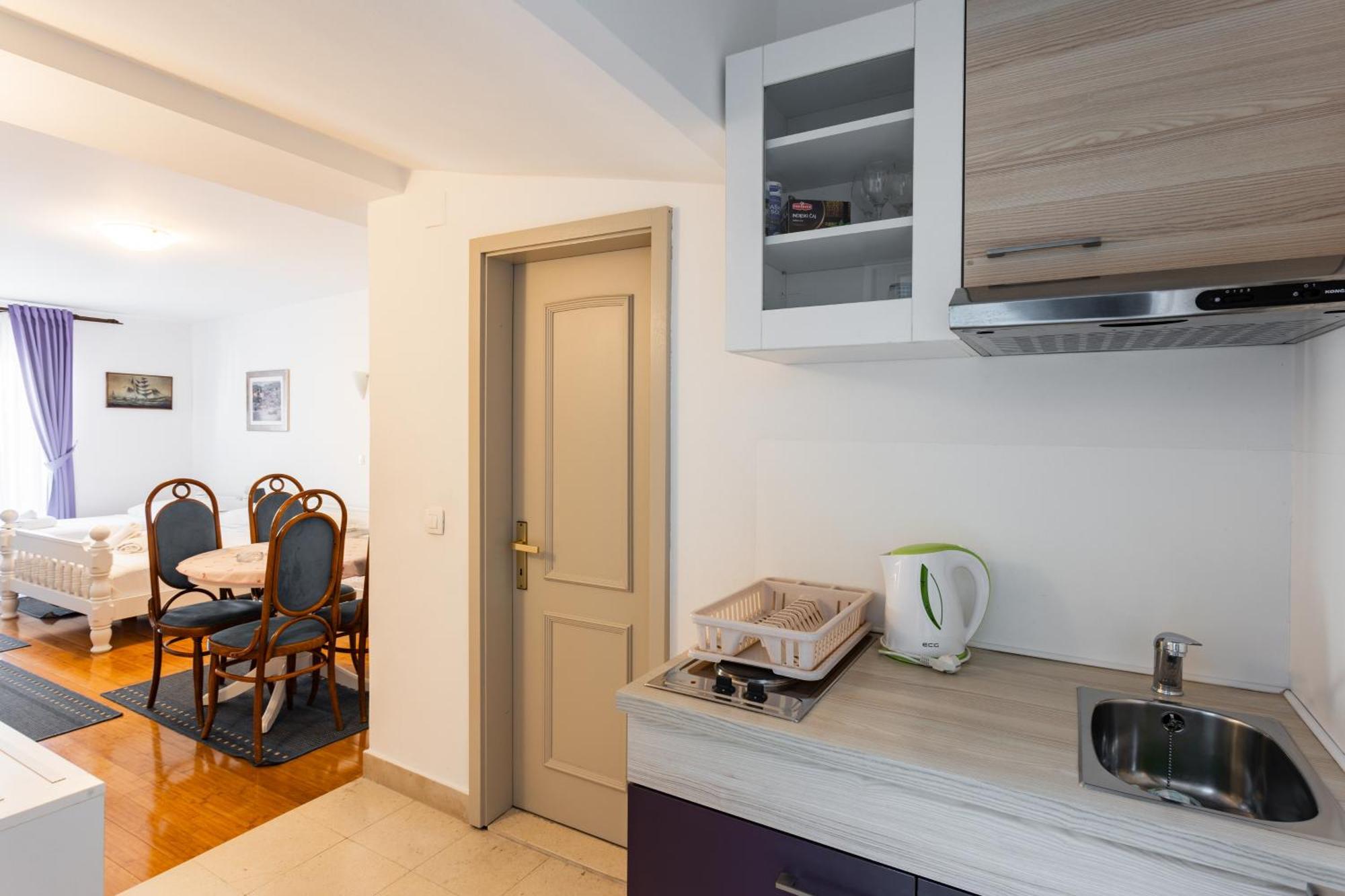Villa Amigo Подстрана Екстериор снимка
