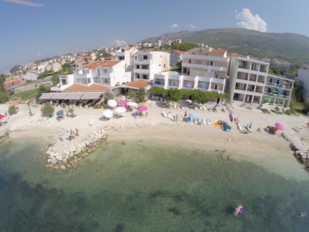 Villa Amigo Подстрана Екстериор снимка